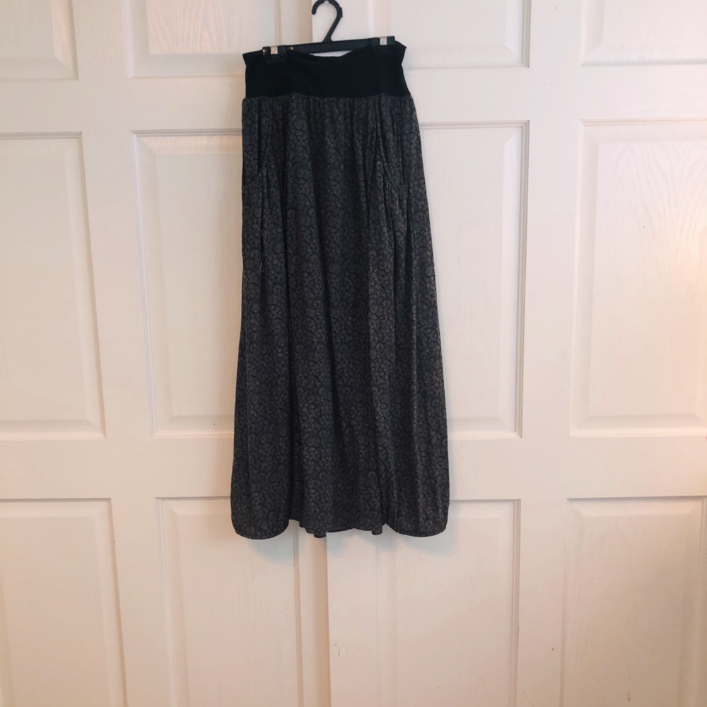 Garnet hill long skirt with pockets!